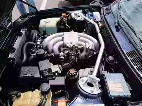 Auto mit Motorschaden